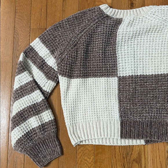 Altar'd State Two-Tone Brown Cream Sweater Soft Knit Cropped Size Small - Picture 5 of 8